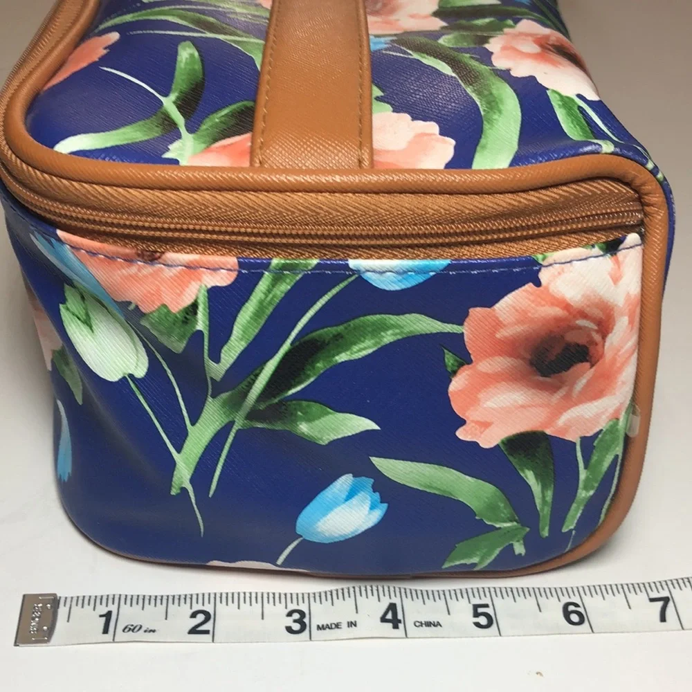 Kenneth Cole Reaction Cosmetic Bag